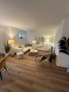 In der dynamischen Geschäftswelt von Hamburg spielt die Gestaltung von Büroräumen eine entscheidende Rolle für die Effizienz. Eine professionelle Deckenlösung ist dabei nicht nur eine ästhetische Wahl, sondern ein funktionales Investment in Akustik und Brandschutz. Viele Unternehmen suchen aktuell nach verlässlichen Informationen zum Thema Rasterdecke Preise m², um ihre Budgetplanung für das kommende Jahr 2026 abzuschließen. Wir von Az Bau (azarm bau) wissen, dass gerade bei Großprojekten in der Hansestadt jedes Detail zählt.